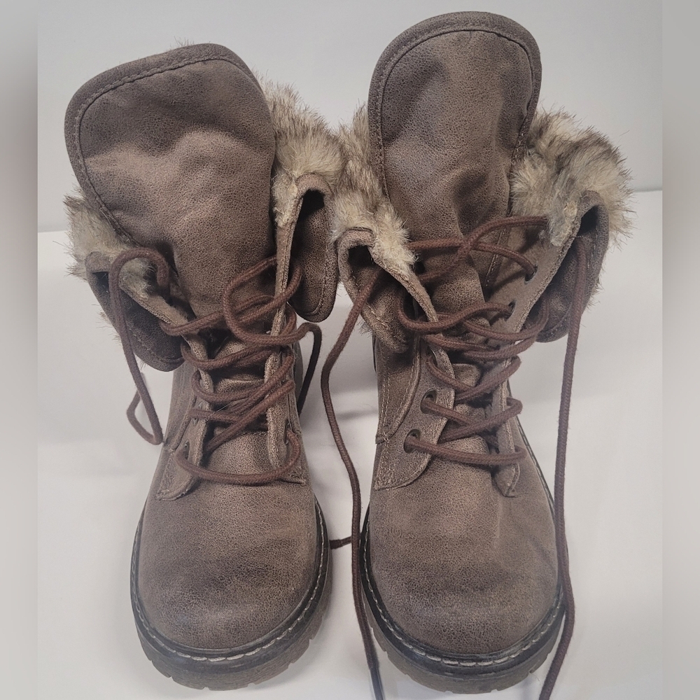 Mossimo Supply Co Lace Up Boots Faux Fur 6 Pre-owned Nice Condition!